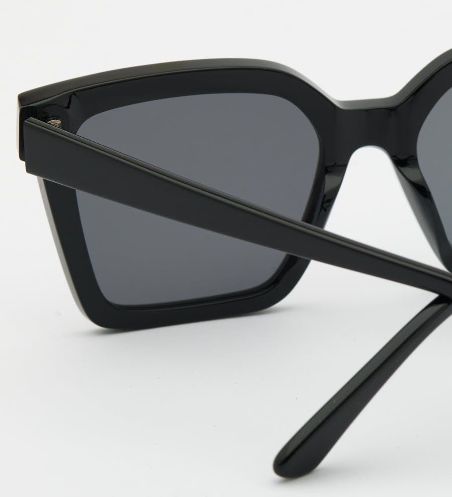 Ivy Black Sunglasses