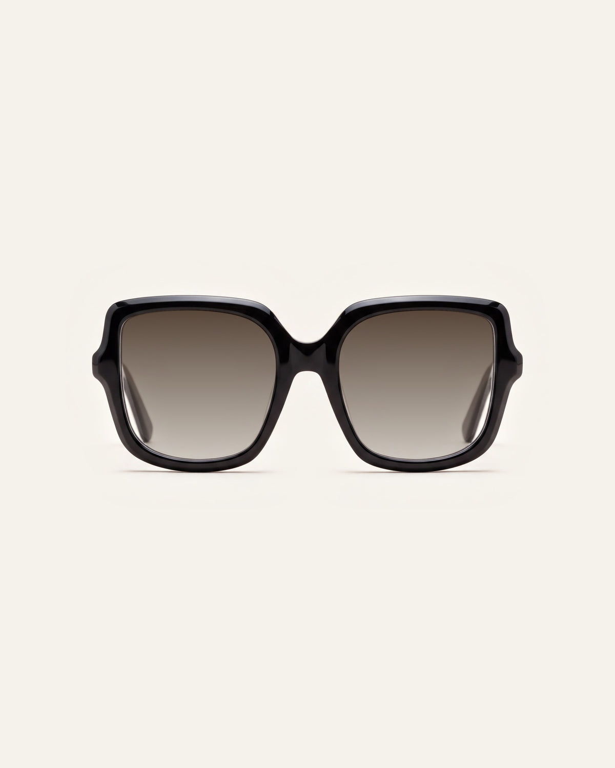 Elara in black, front, Sun lenses